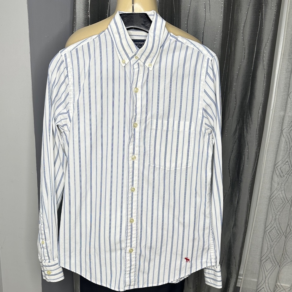Abercrombie & Fitch Men’s Sz S Blue and White Striped Button-Down Shirt